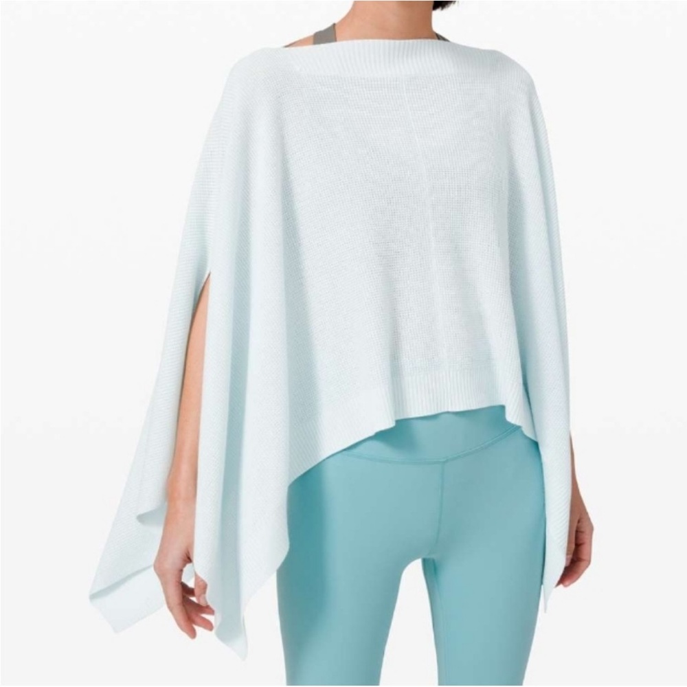 Lululemon Forward Flow Oversized Poncho In Almost Blue
Women’s Size OS